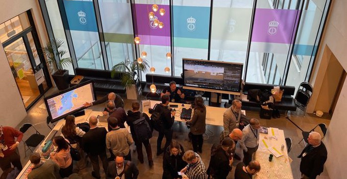 Vi över spelutställning under en konferens vid Försvarshögskolan.