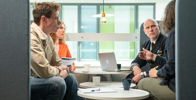 Doktorander diskuterar