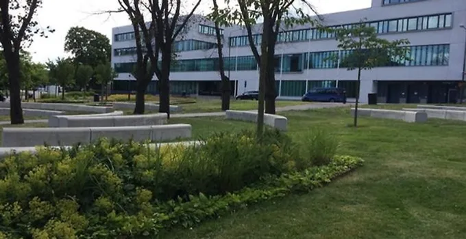 The triangle-parc outside the SEDU.