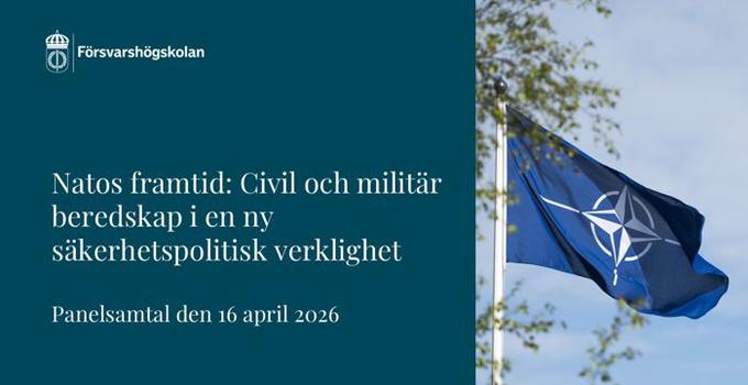 Panelsamtalets titel samt Natoflagga mot blå himmel.