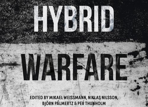 Del av bokens omslag med titeln Hybrid Warfare.