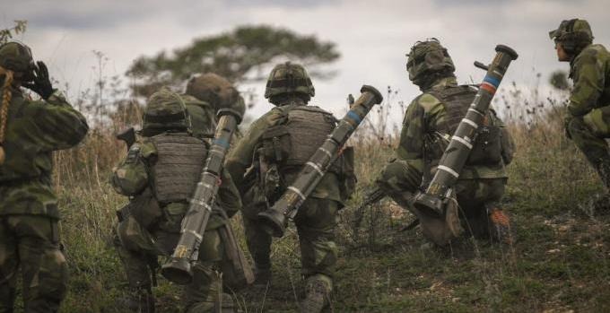 Värnpliktiga övar strid på Gotland.