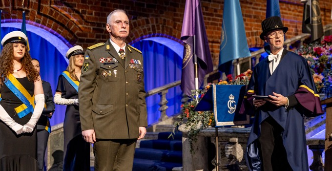 Militär vid akademisk högtid.