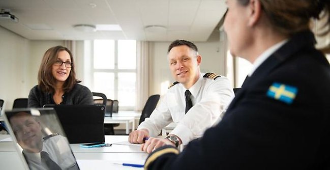 Chefskurs, civila och militära deltagare.